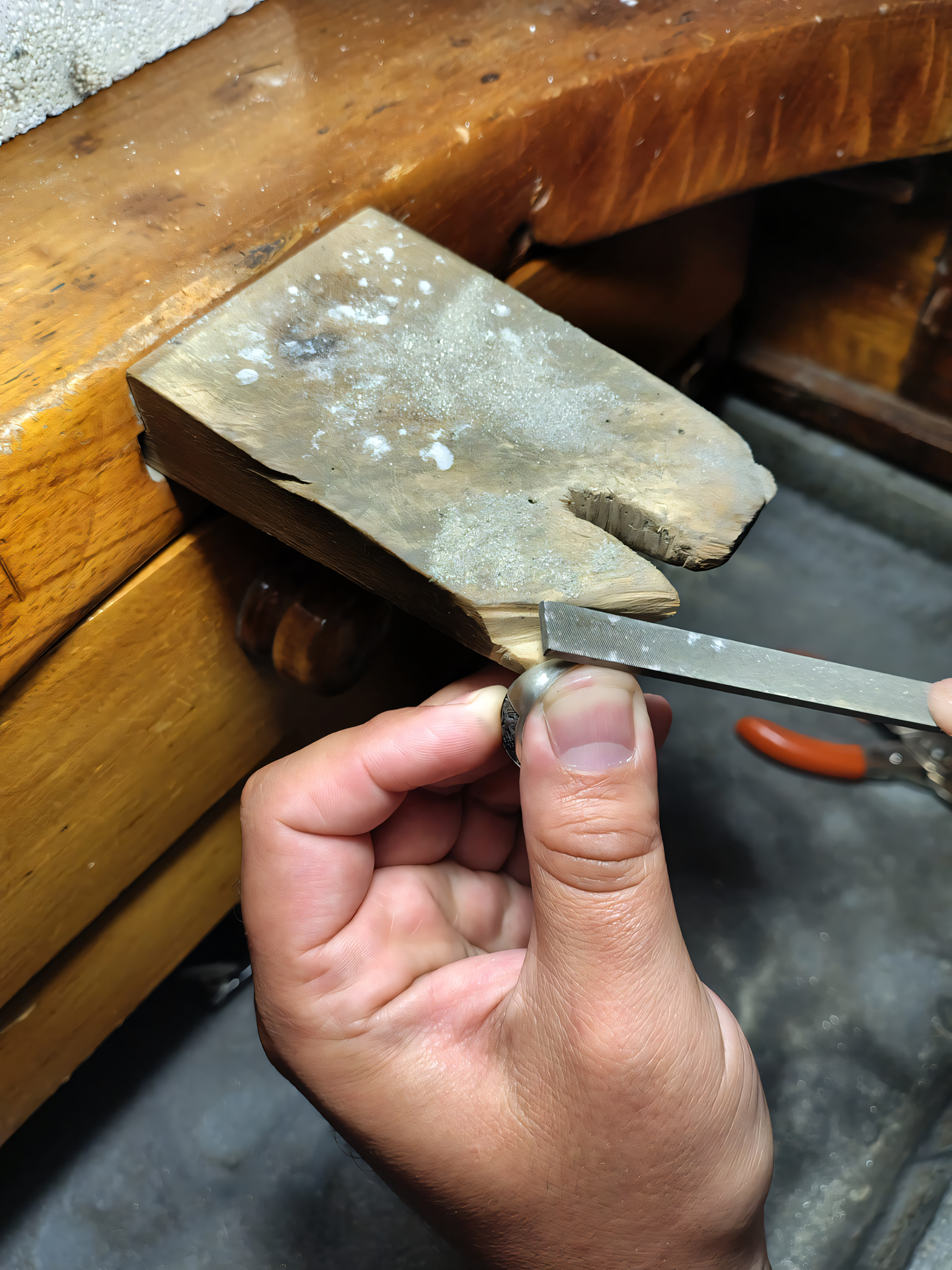 Ni fábrica masiva ni manualidad escolar: Qué es la Joyería de Autor