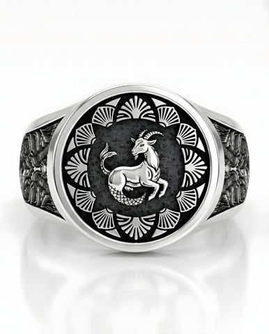 Anillo Capricornio – El Ascenso de la Cabra Marina | Plata 925 de Autor con Relieve