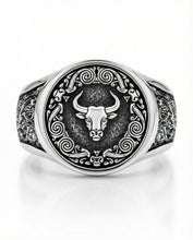 Anillo Tauro – La Fuerza de la Tierra | Plata de Autor con Relieve