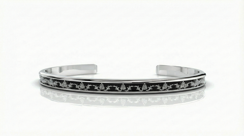 Brazalete Friso Barroco en plata sólida de Sejem Joyas. Diseño cuff con equilibrio entre caos y orden.