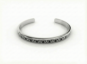 Detalle de textura barroca oxidada en plata 925 con bordes pulidos espejo. Joyería de autor.